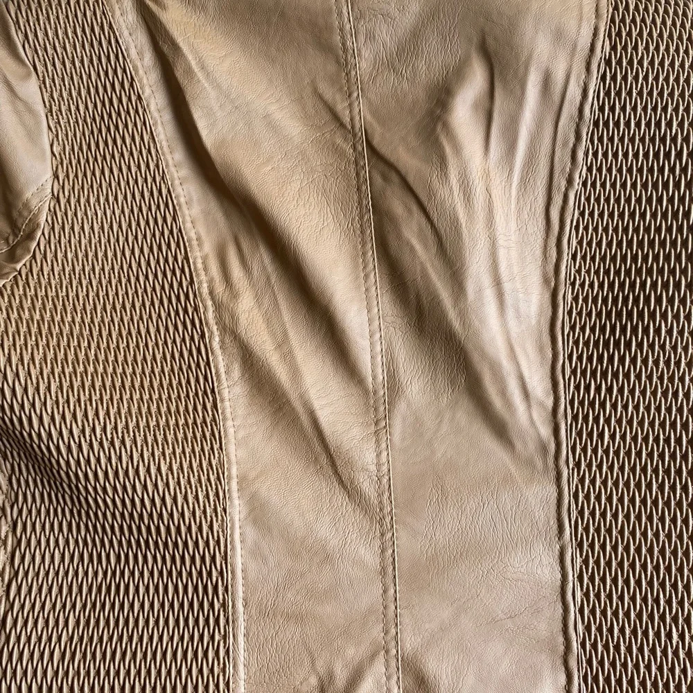 Leather jacket - Picture 3 of 5